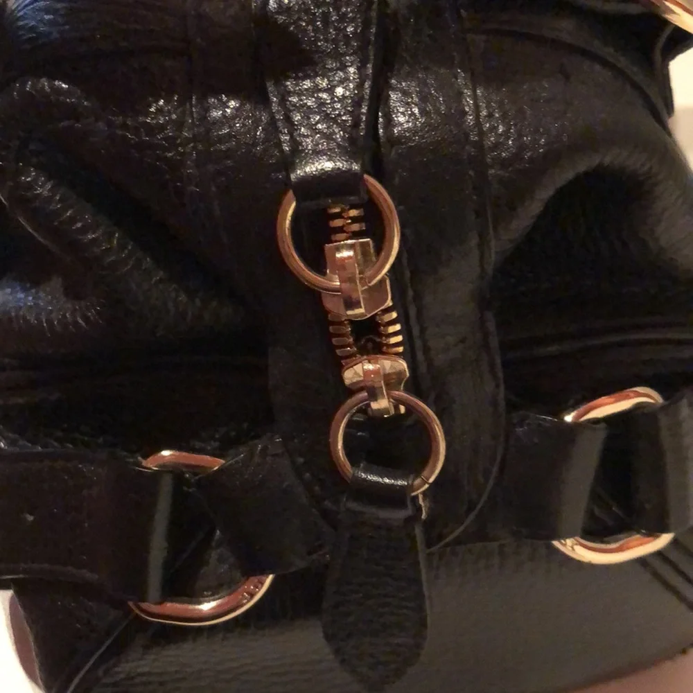 Beautiful and classic Burberry black textured leather buckle handbag (plaid int) - Picture 10 of 10